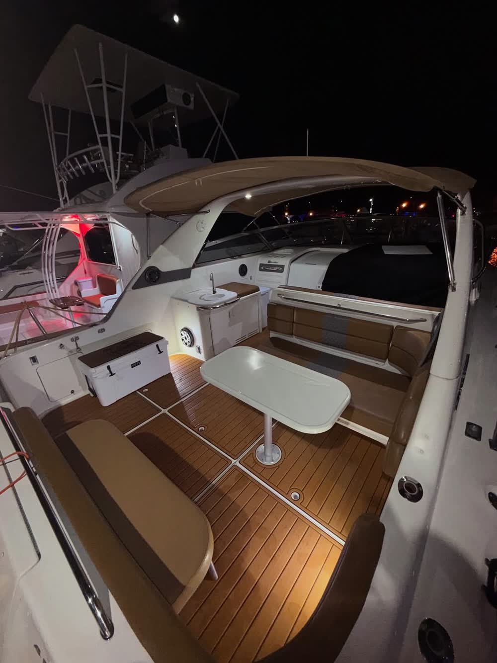 Aft sunpad and swim platform